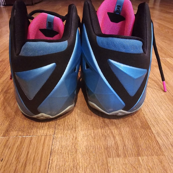 Mens Nike LeBron - Picture 3 of 5